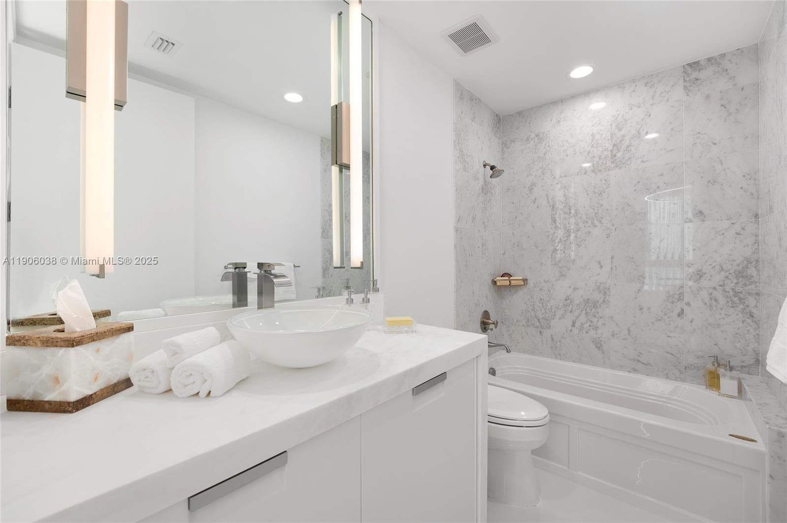 5959 Collins Ave 807 photo 17