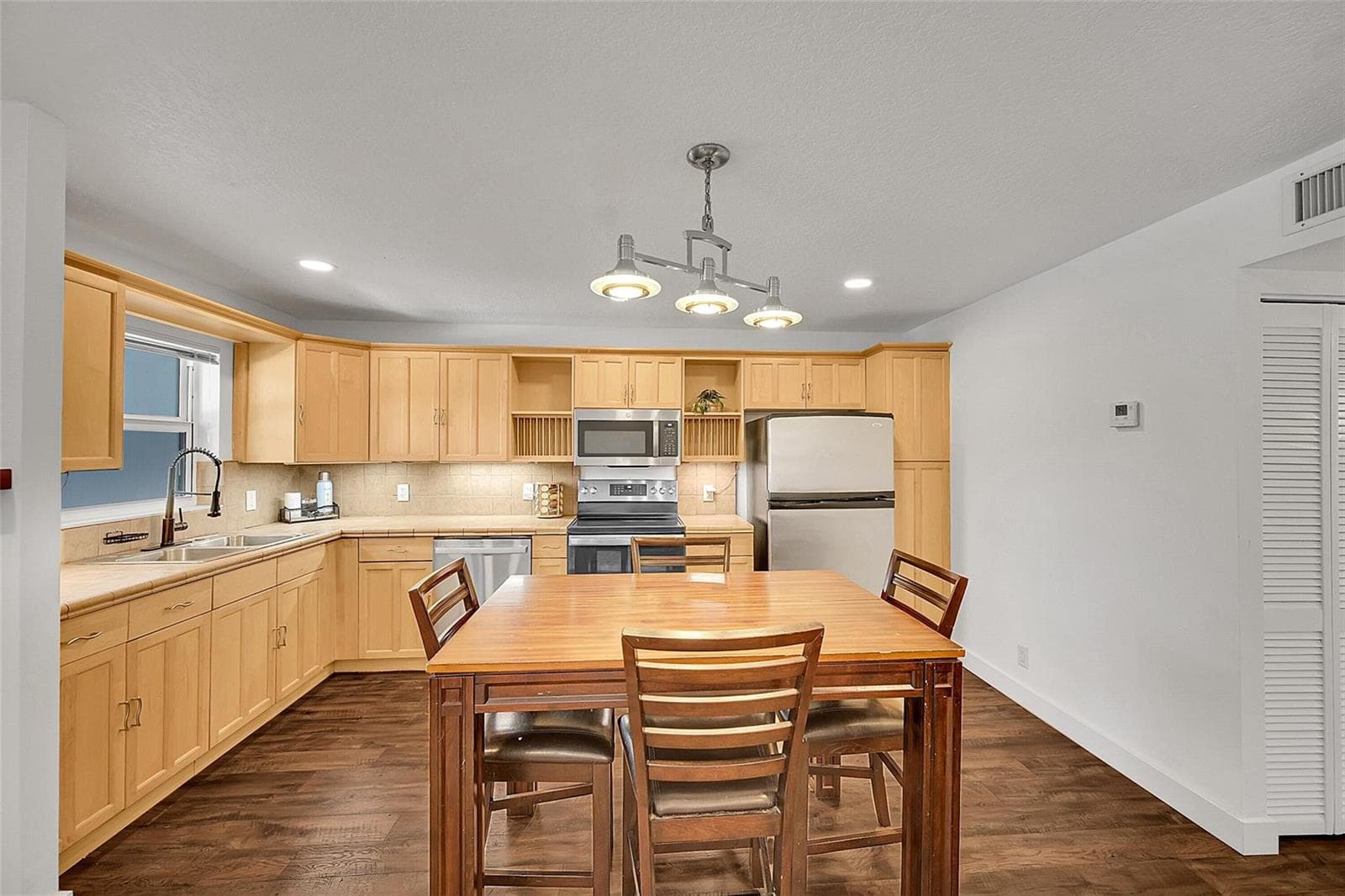 2850 NE 14th St Causeway B-203 photo 6