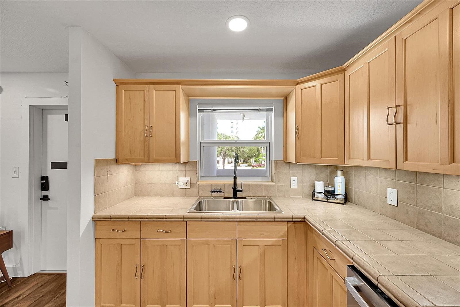 2850 NE 14th St Causeway B-203 photo 7
