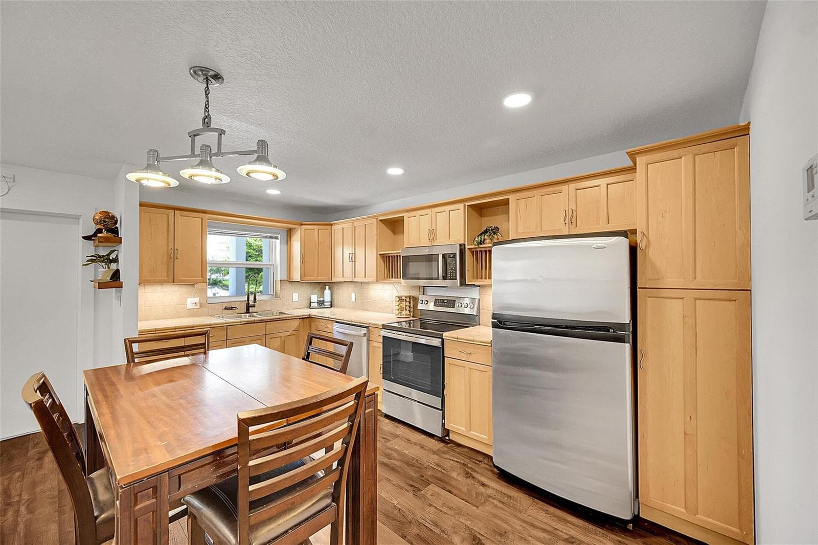 2850 NE 14th St Causeway B-203 photo 9