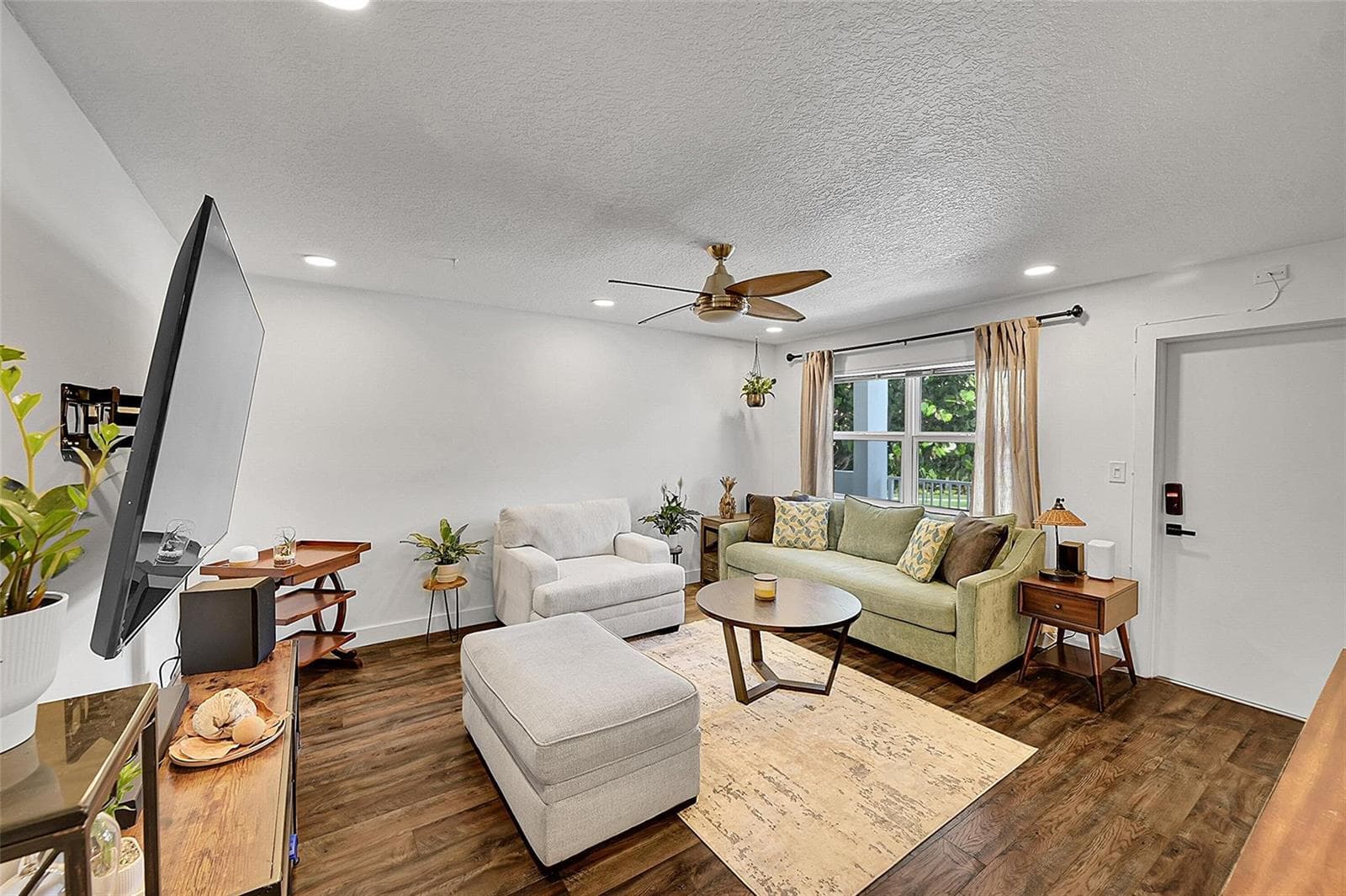 2850 NE 14th St Causeway B-203 photo 4