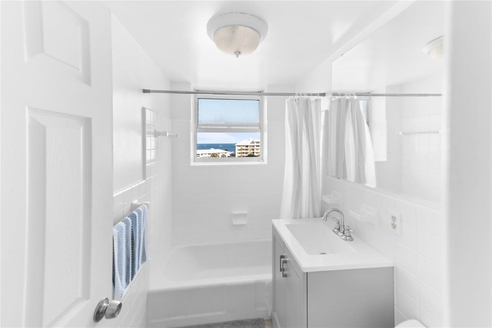 1900 S Ocean Drive 712 photo 14