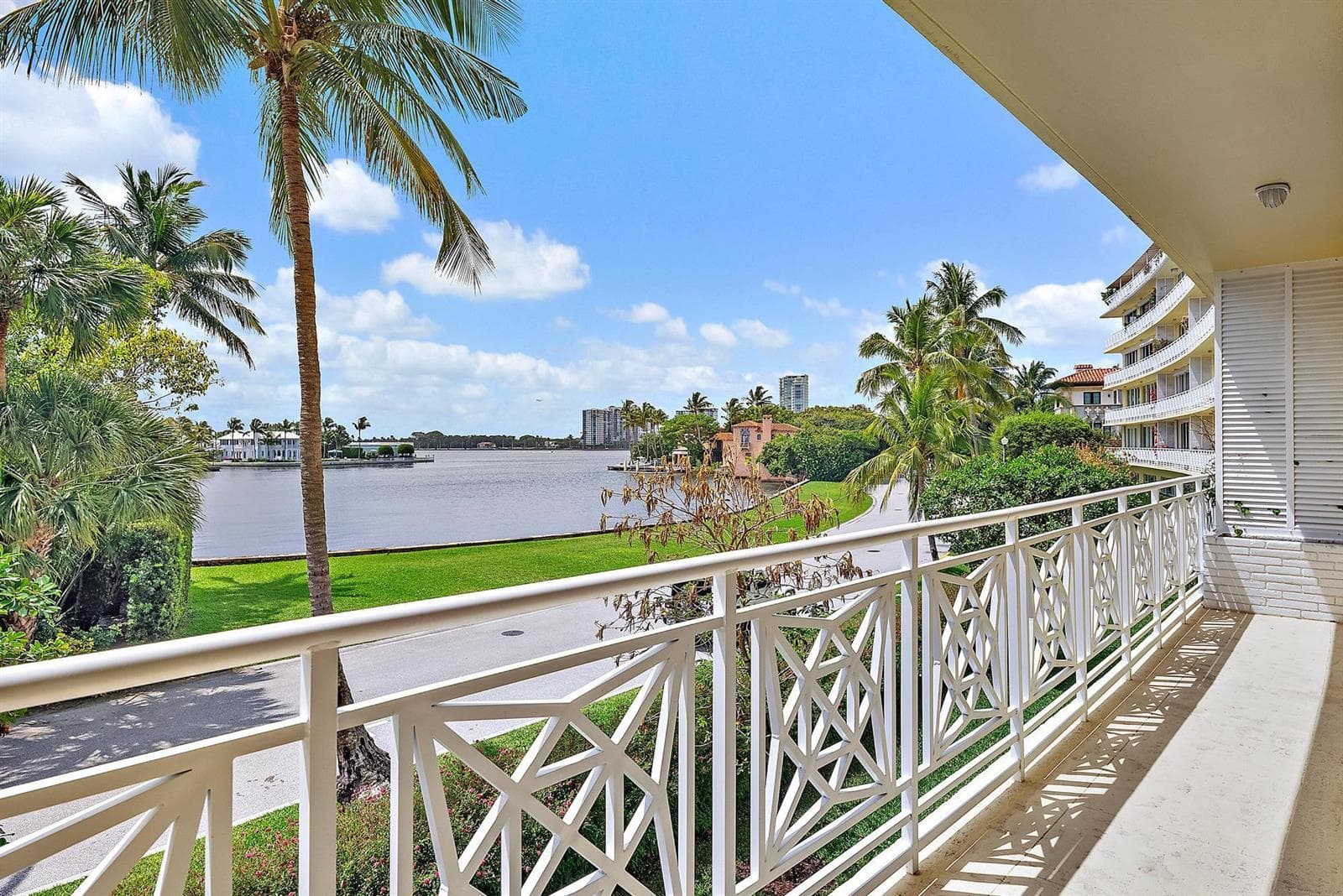 425 Worth Avenue 2f photo 2