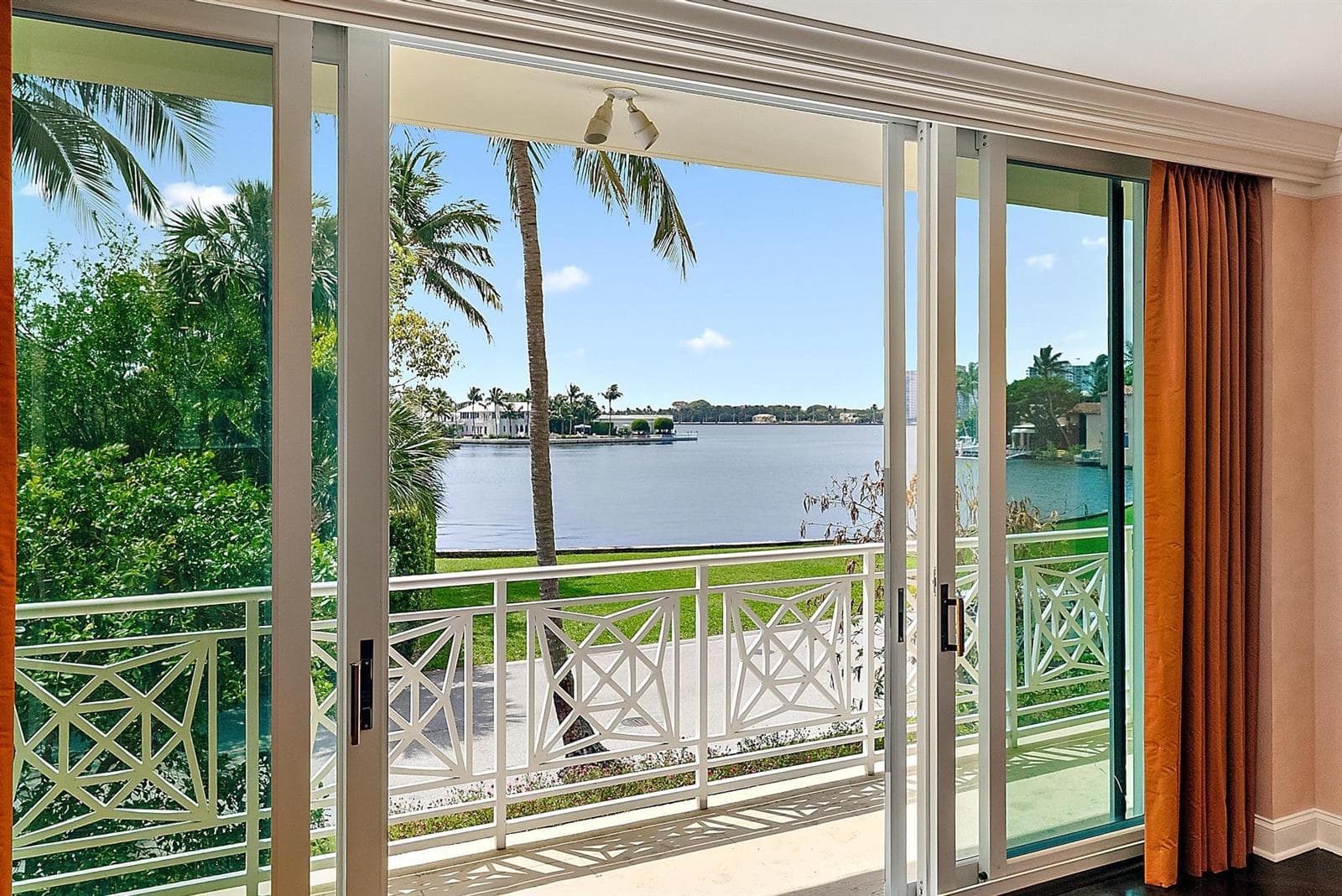 425 Worth Avenue 2f photo 1