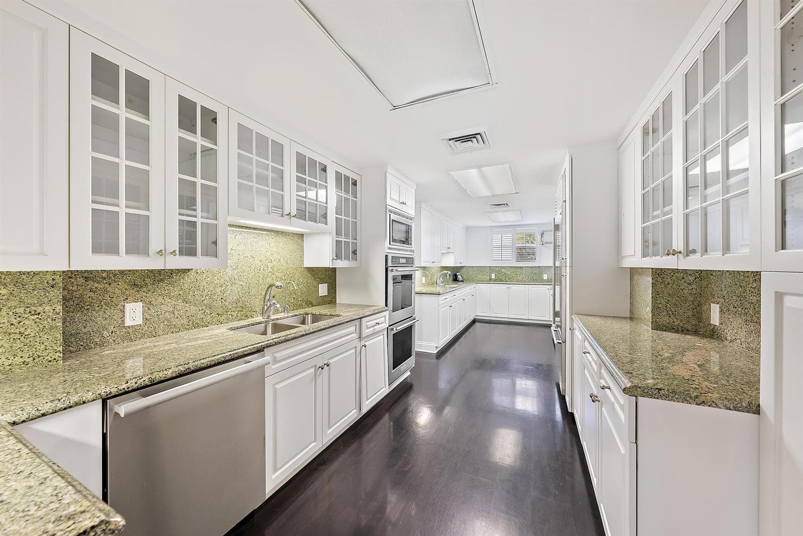 425 Worth Avenue 2f photo 14