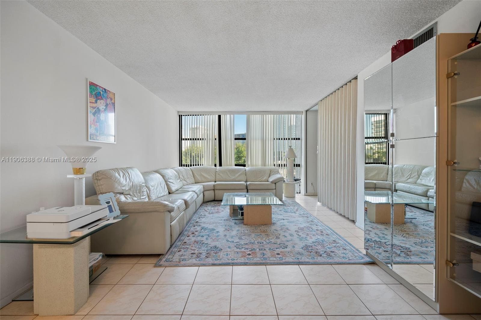 800 Parkview Dr 302 photo 3