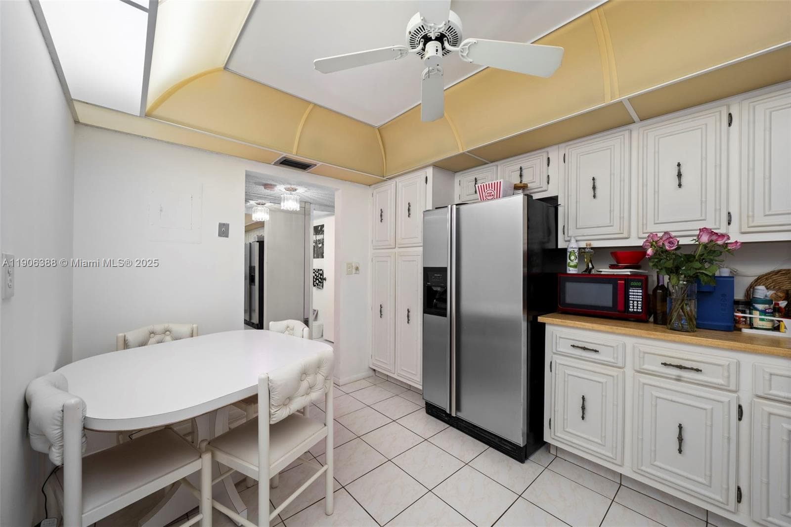 800 Parkview Dr 302 photo 9