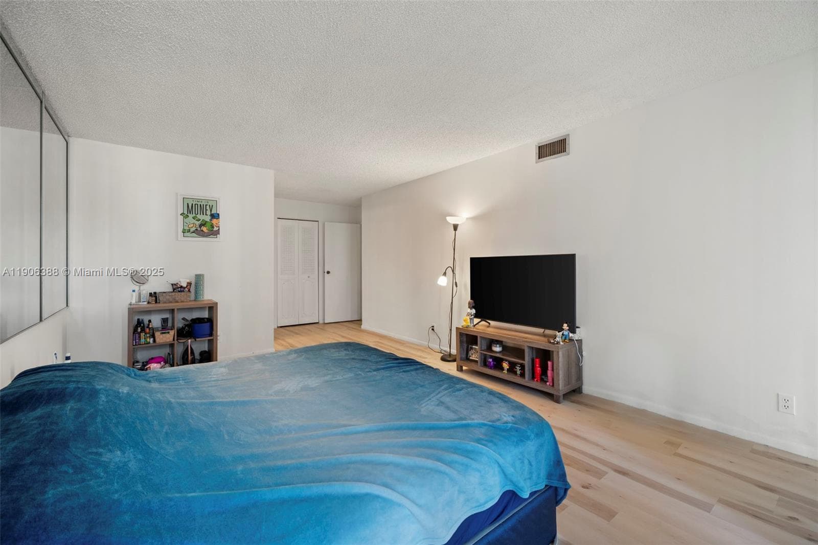 800 Parkview Dr 302 photo 10