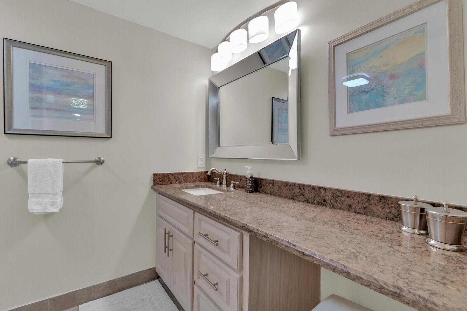 799 Jeffery Street 4070 photo 16
