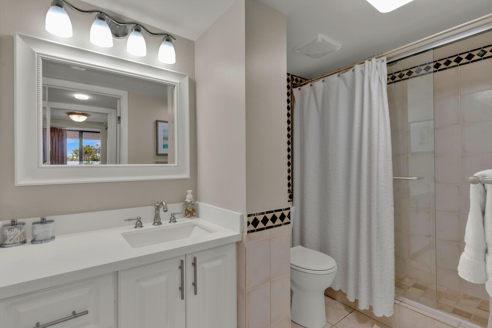 799 Jeffery Street 4070 photo 12