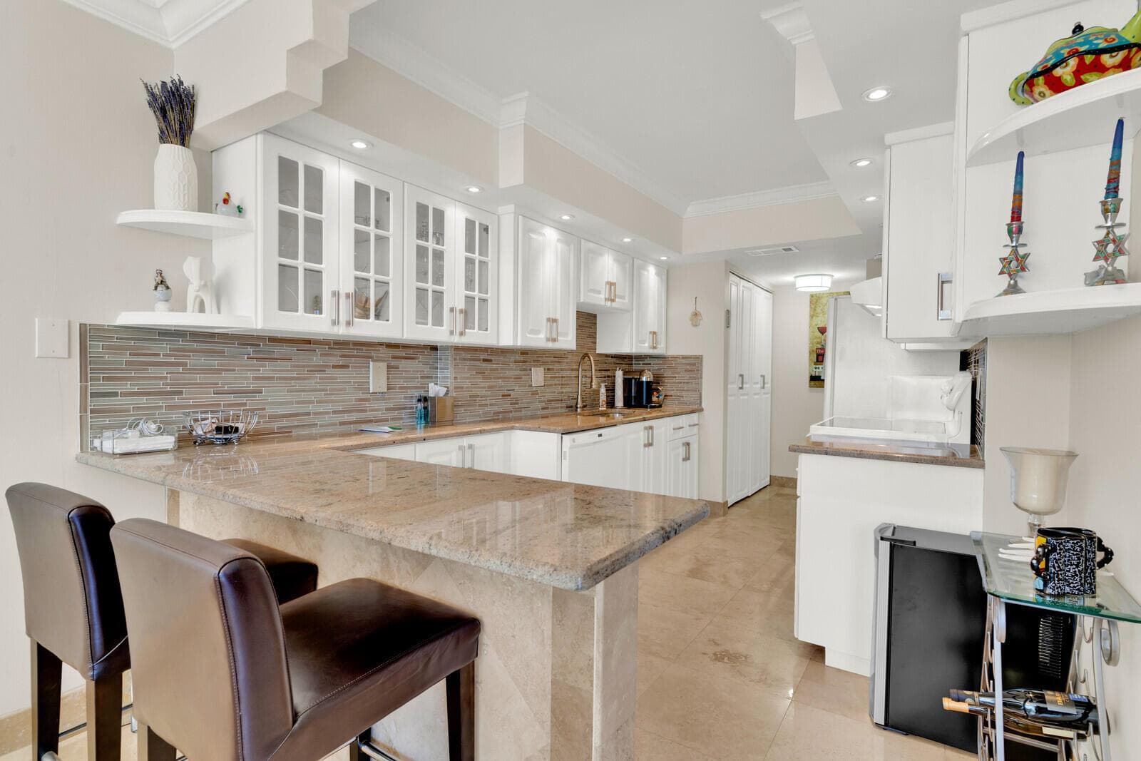 799 Jeffery Street 4070 photo 1