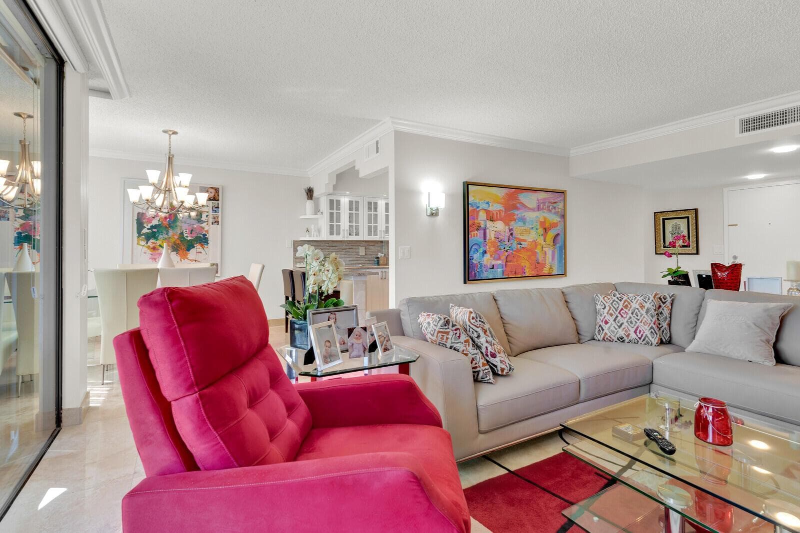 799 Jeffery Street 4070 photo 4