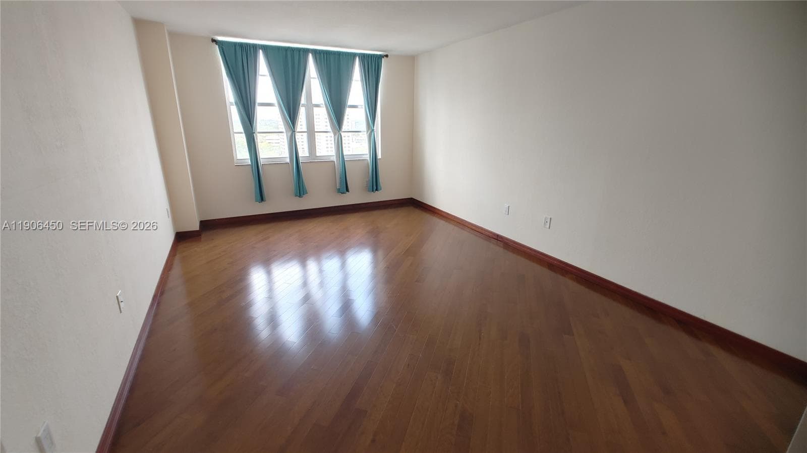 2801 183rd St 1411W photo 5