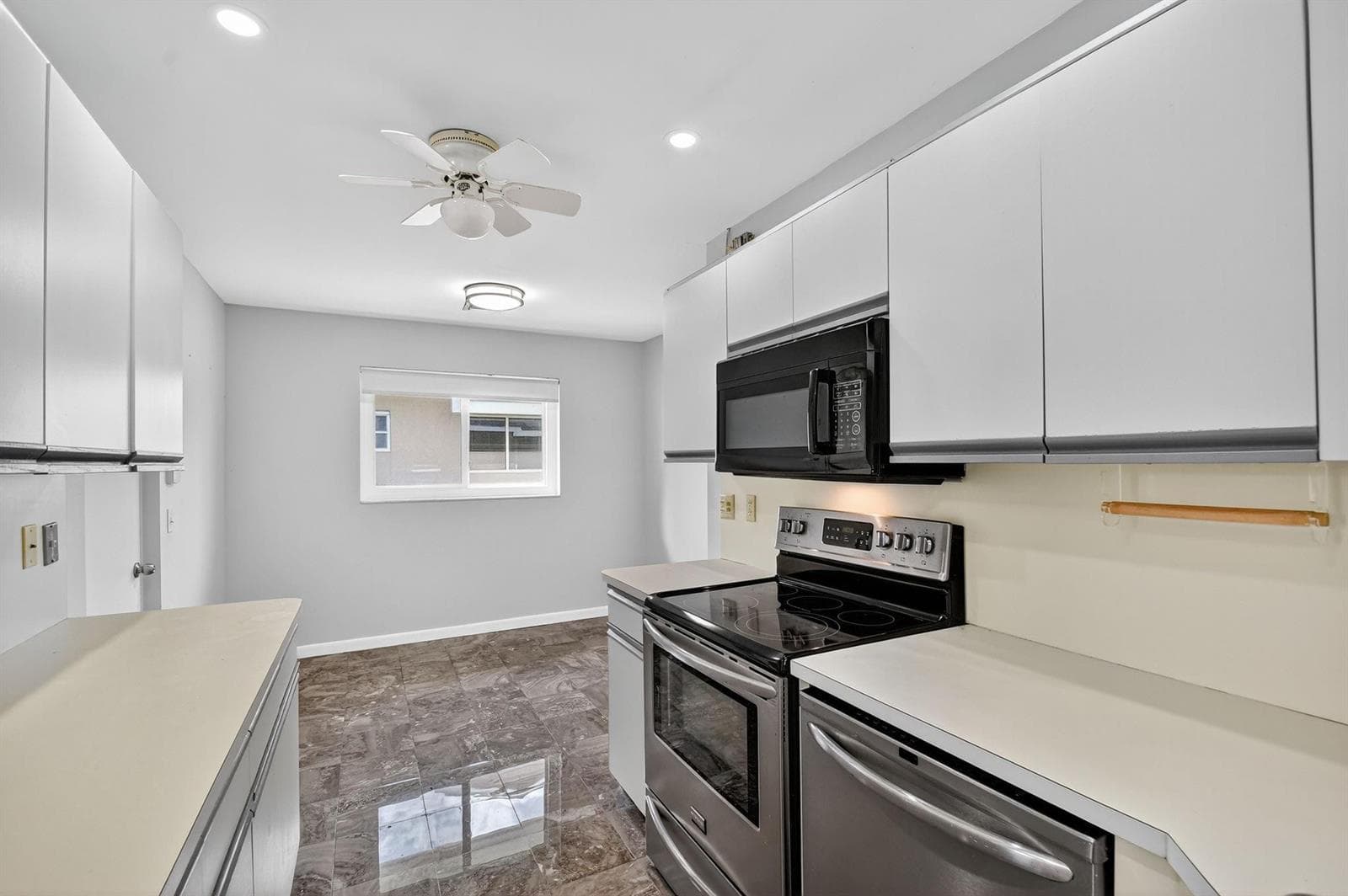6869 Fountains Circle 6869 photo 13