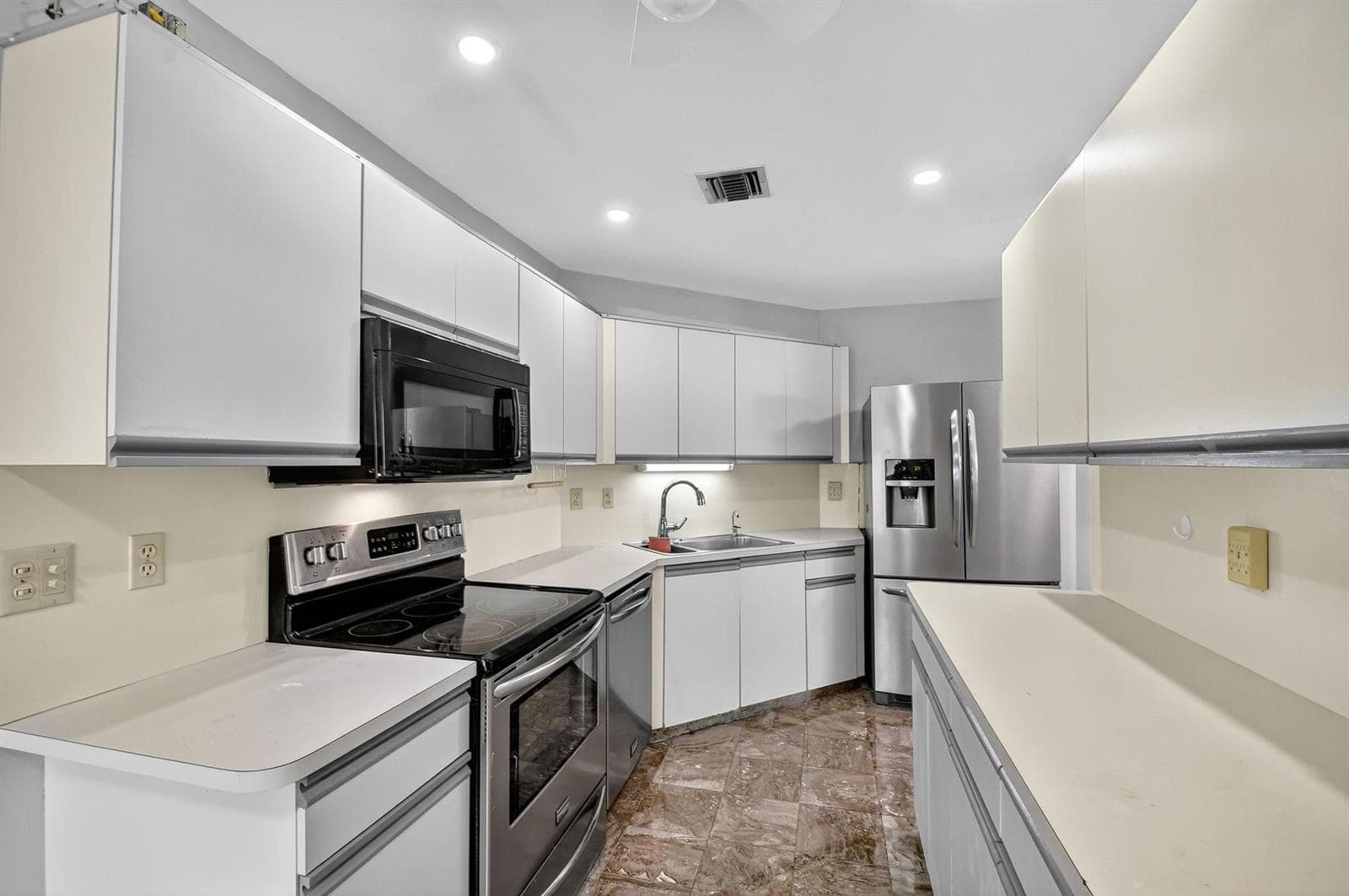 6869 Fountains Circle 6869 photo 16
