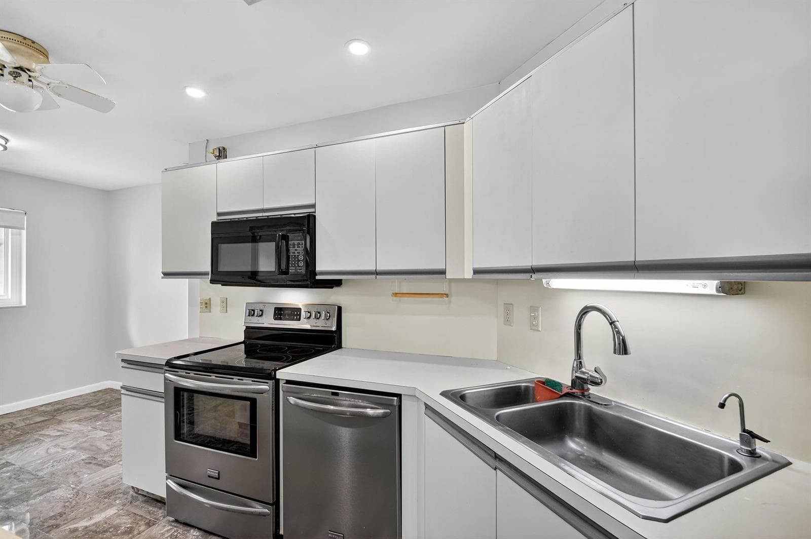 6869 Fountains Circle 6869 photo 12
