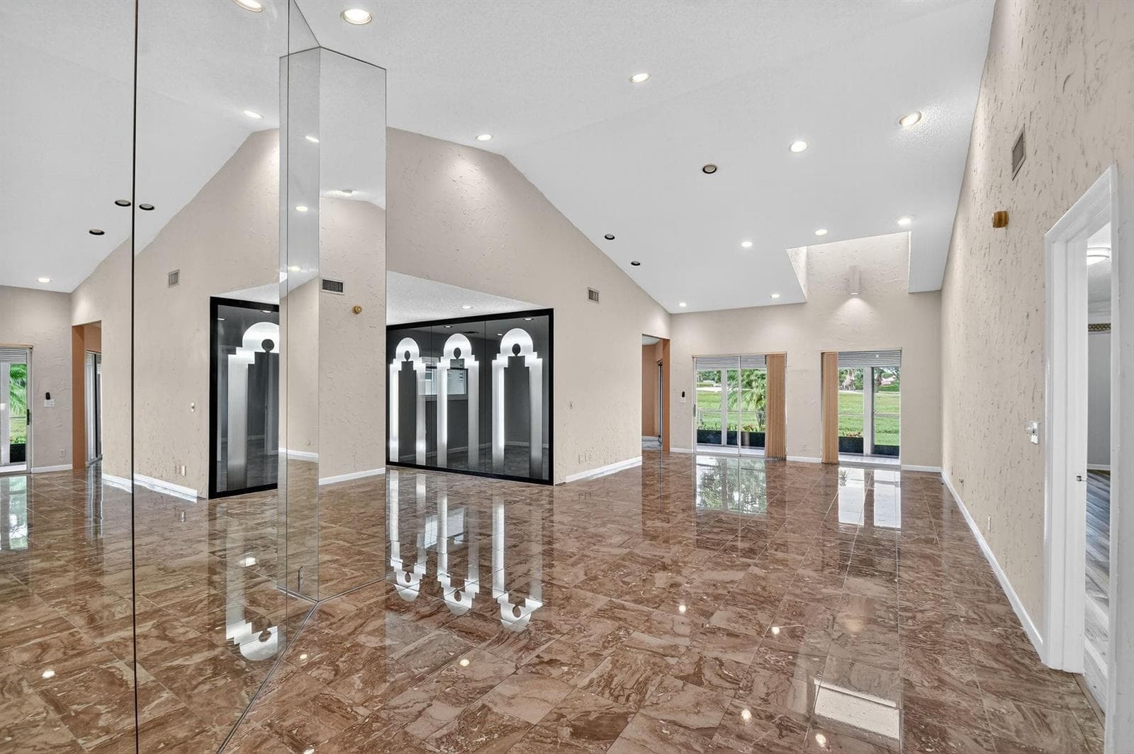 6869 Fountains Circle 6869 photo 7
