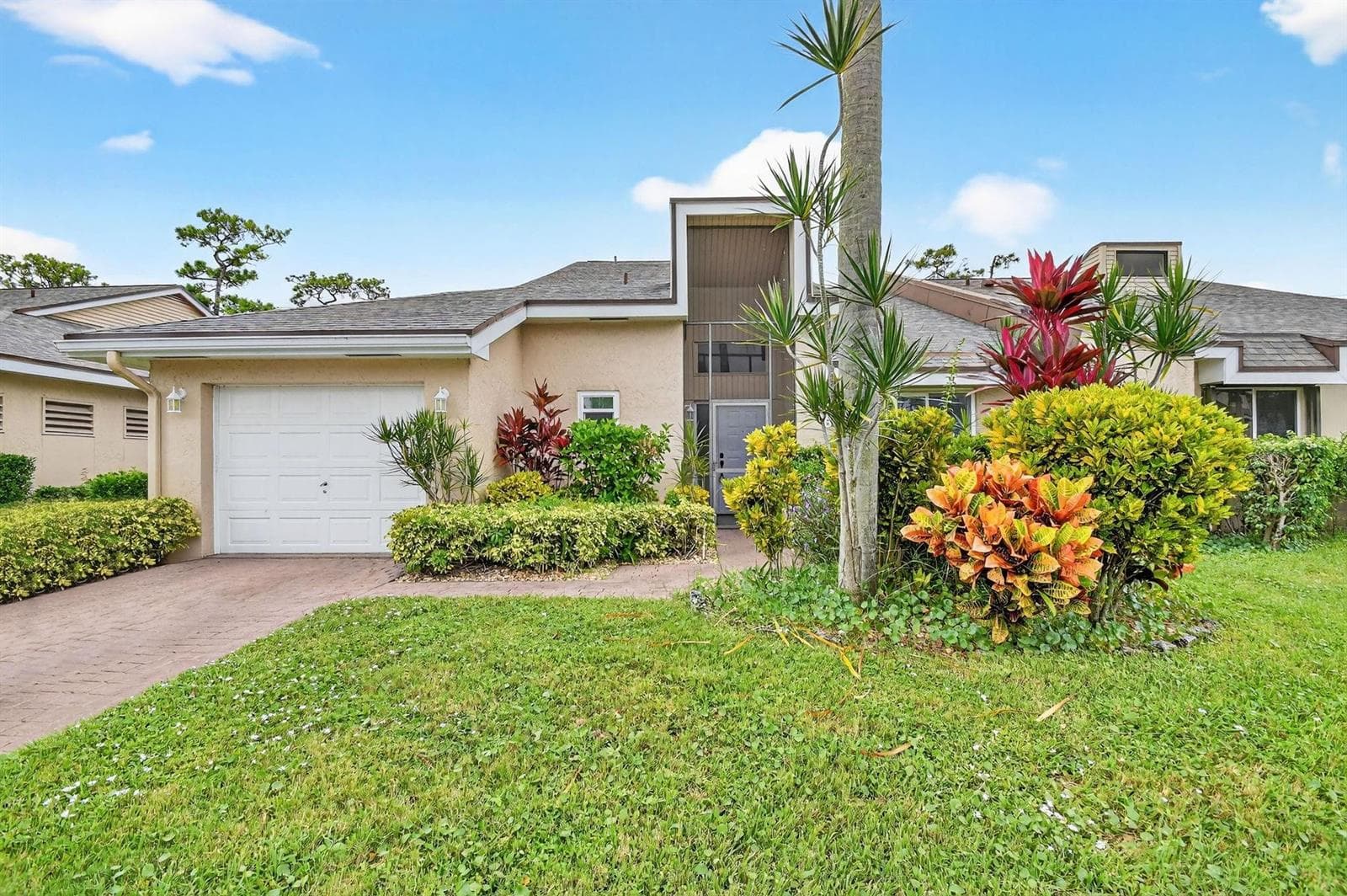 6869 Fountains Circle 6869 photo 1
