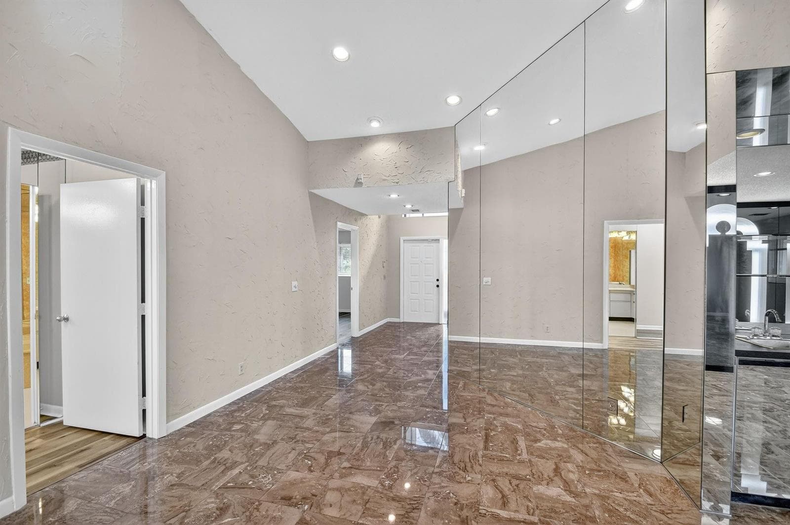 6869 Fountains Circle 6869 photo 10