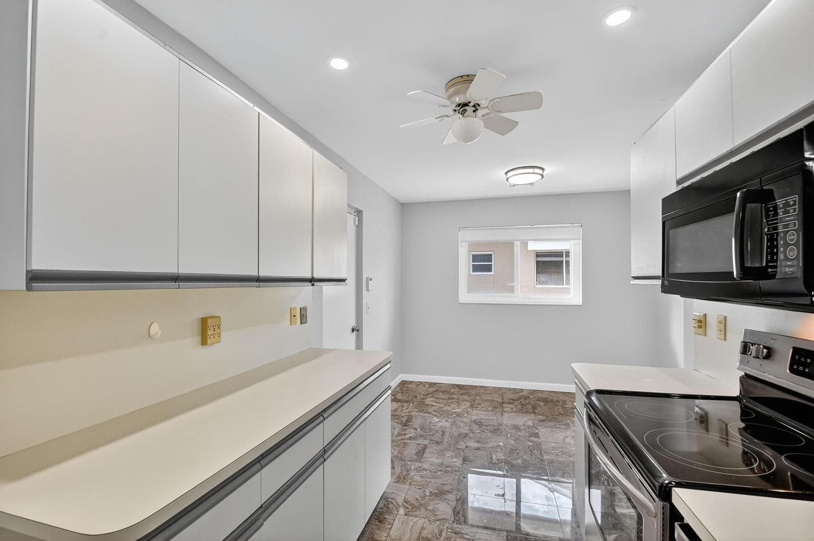6869 Fountains Circle 6869 photo 14