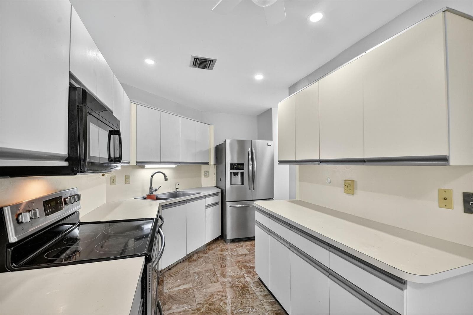 6869 Fountains Circle 6869 photo 15