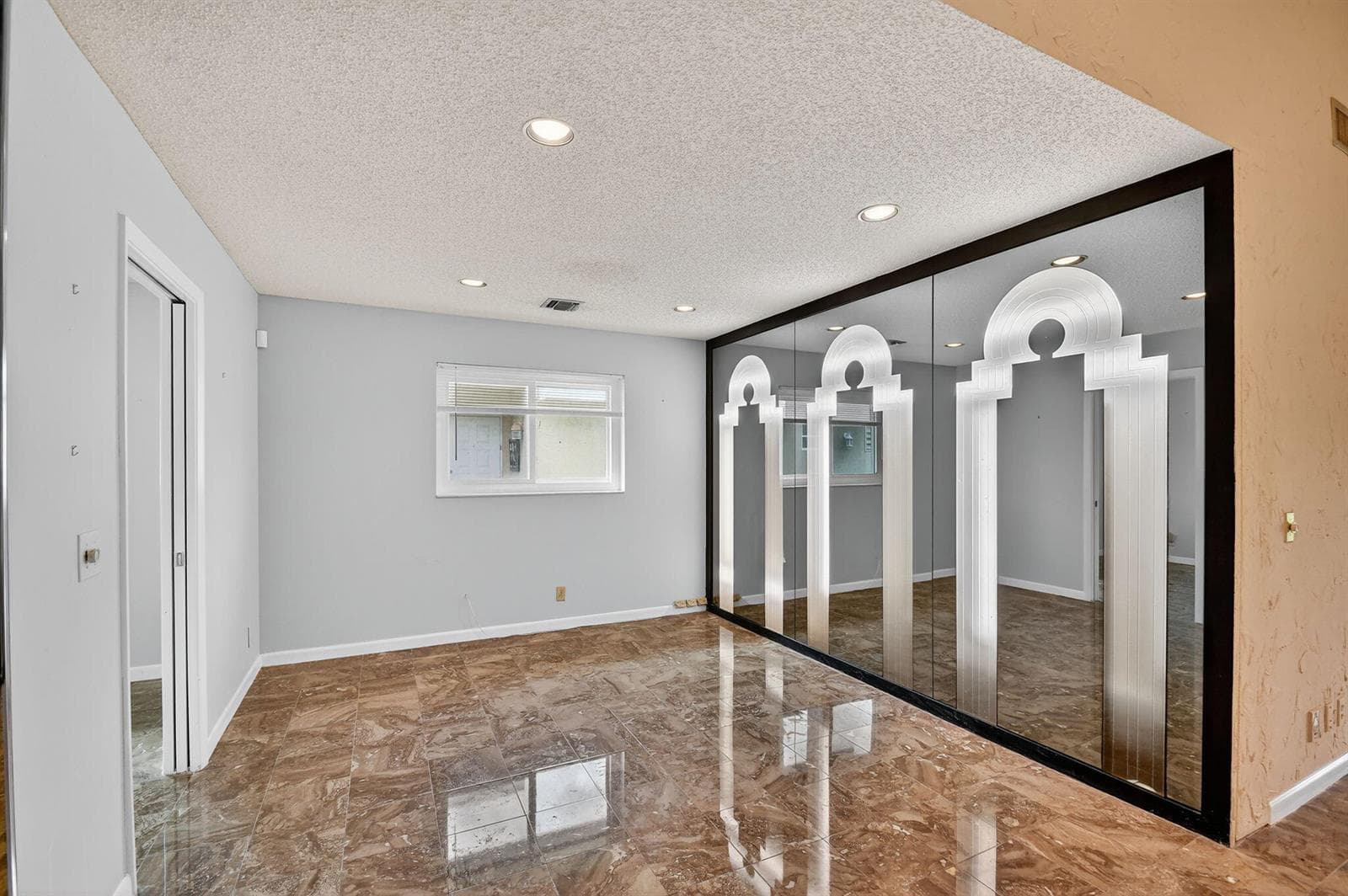 6869 Fountains Circle 6869 photo 8