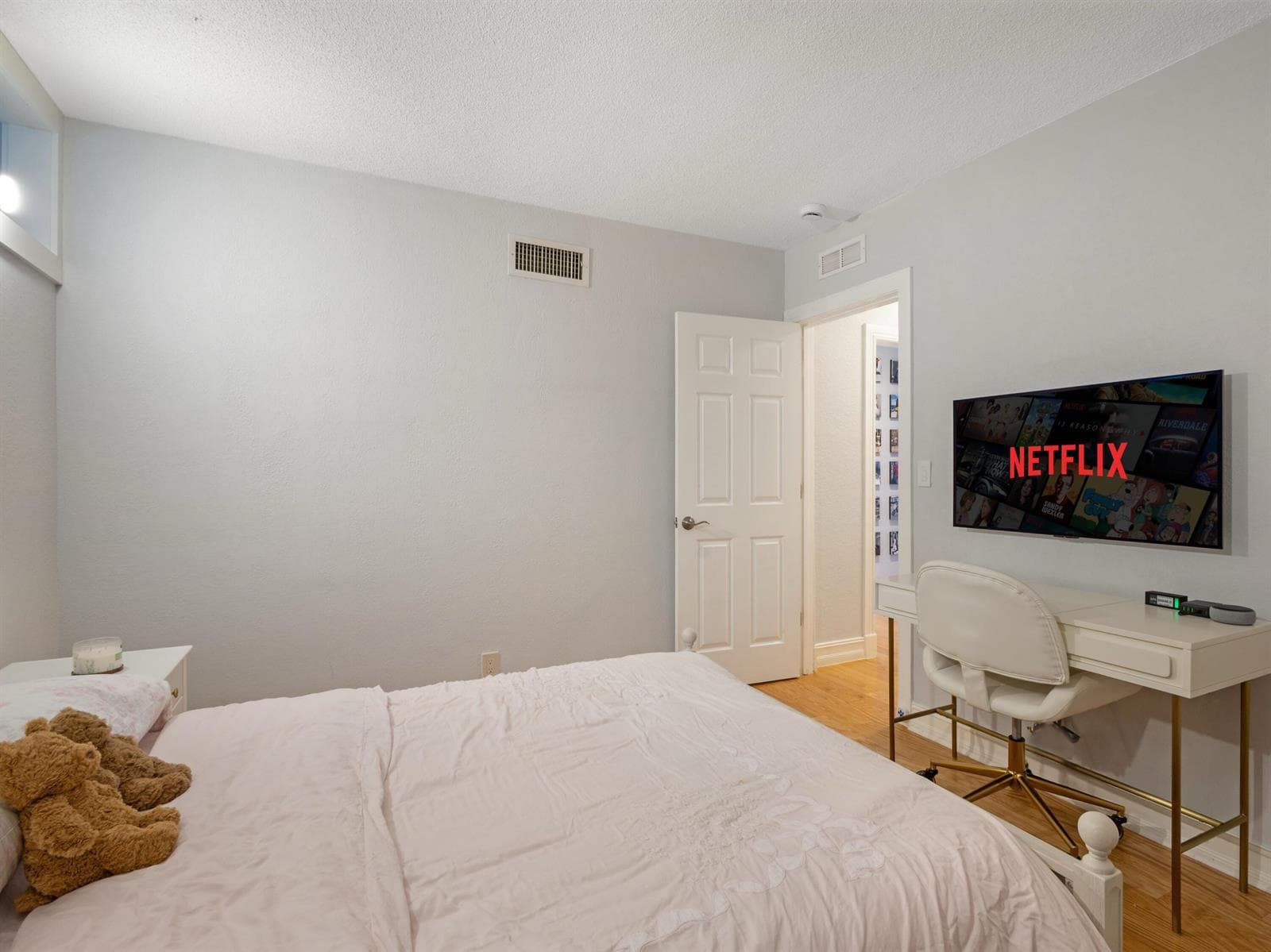 701 NE Harbour Terrace 2140 photo 20