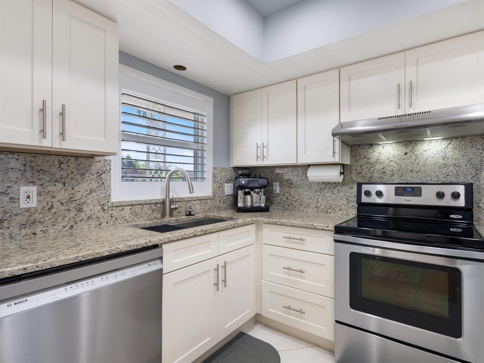 701 NE Harbour Terrace 2140 photo 11