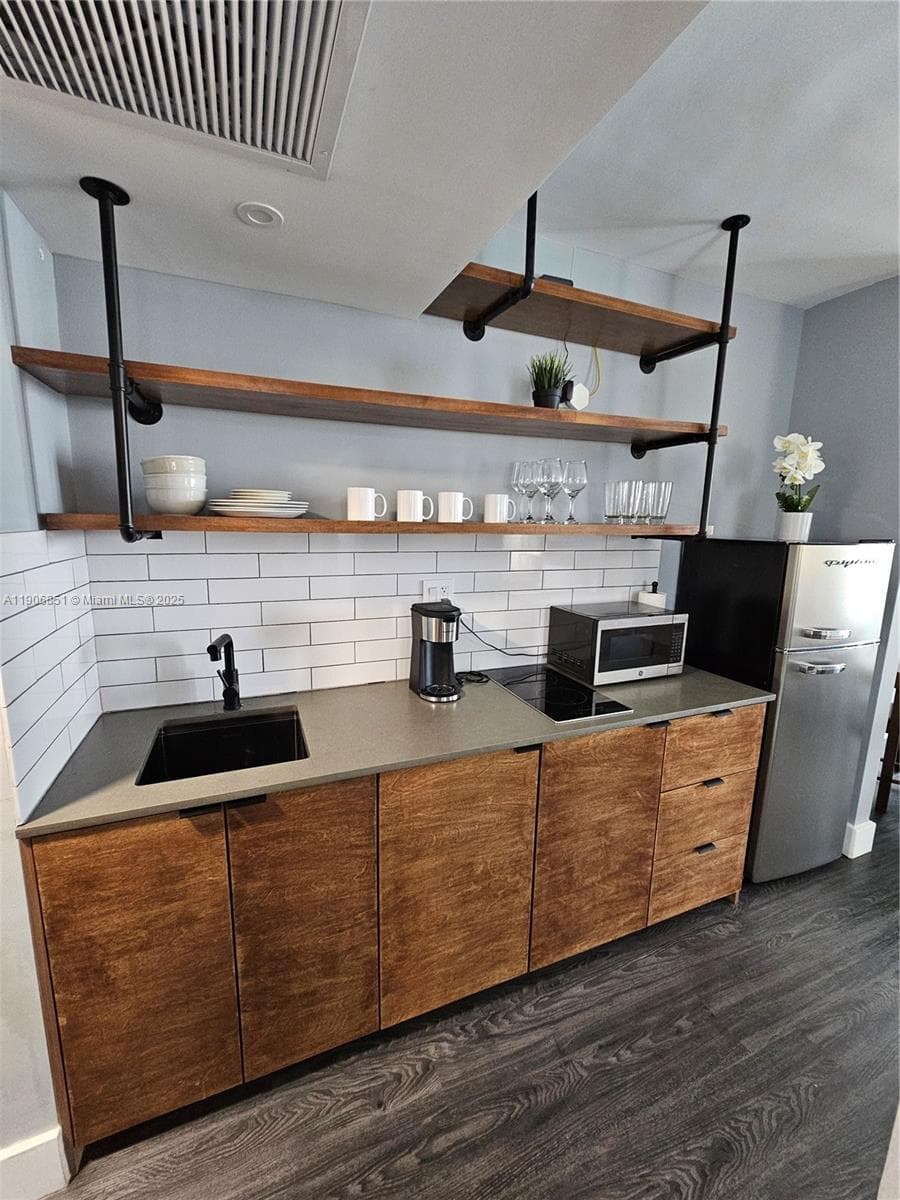 19201 Collins Ave 324 photo 6