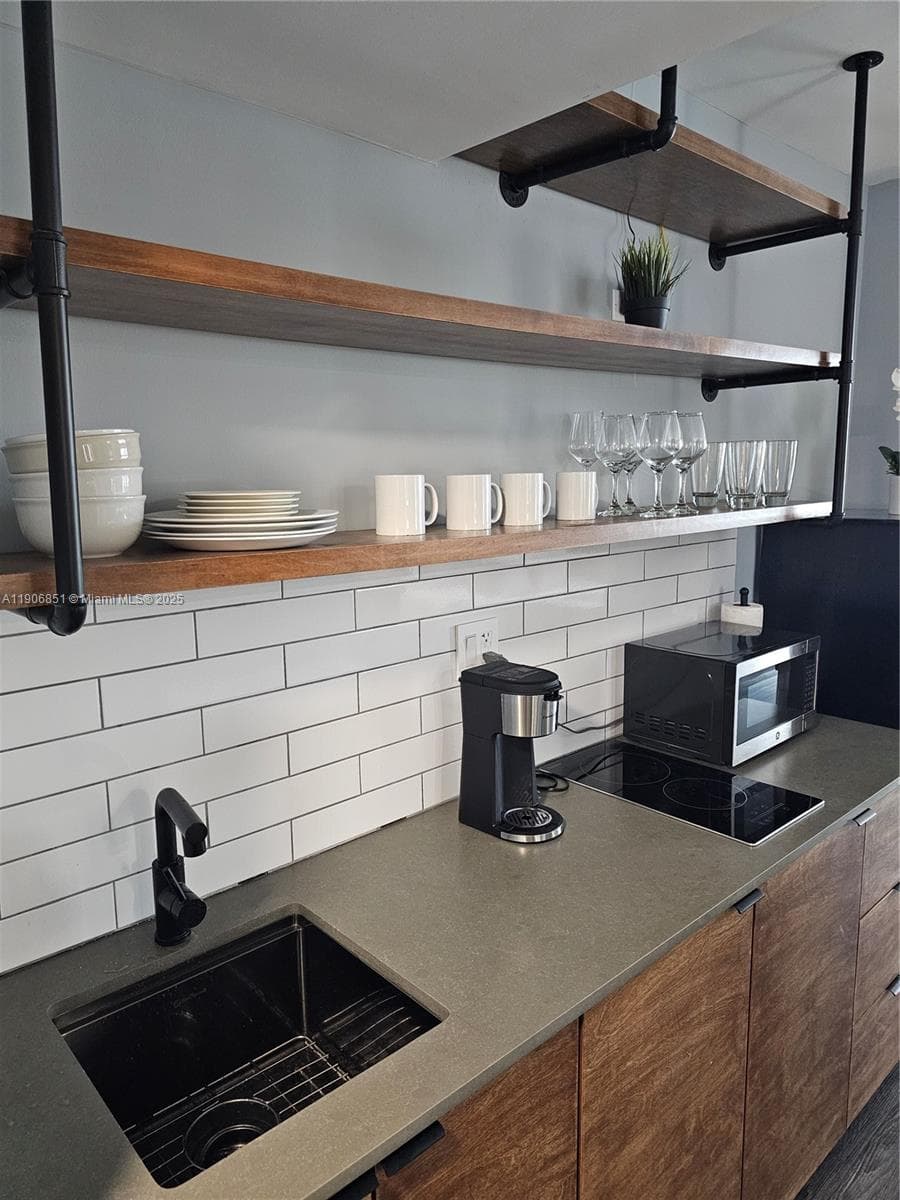 19201 Collins Ave 324 photo 7