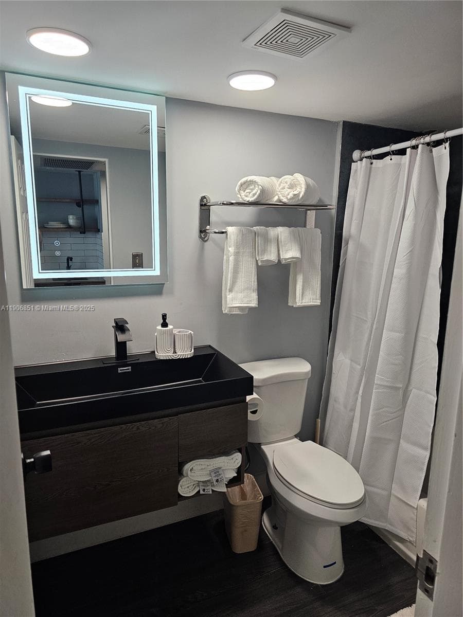 19201 Collins Ave 324 photo 3