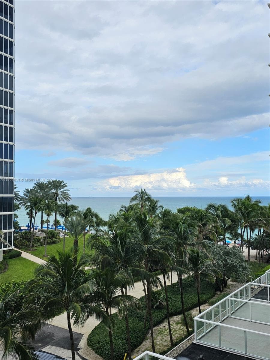 19201 Collins Ave 324 photo 1