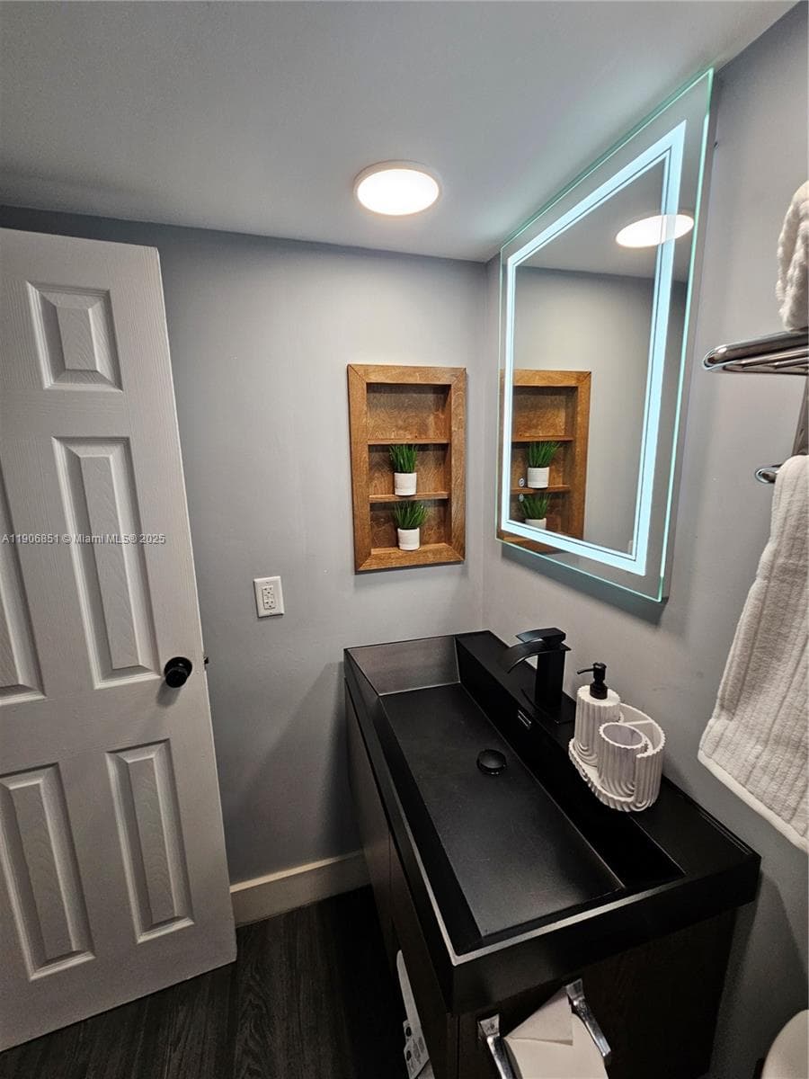 19201 Collins Ave 324 photo 5