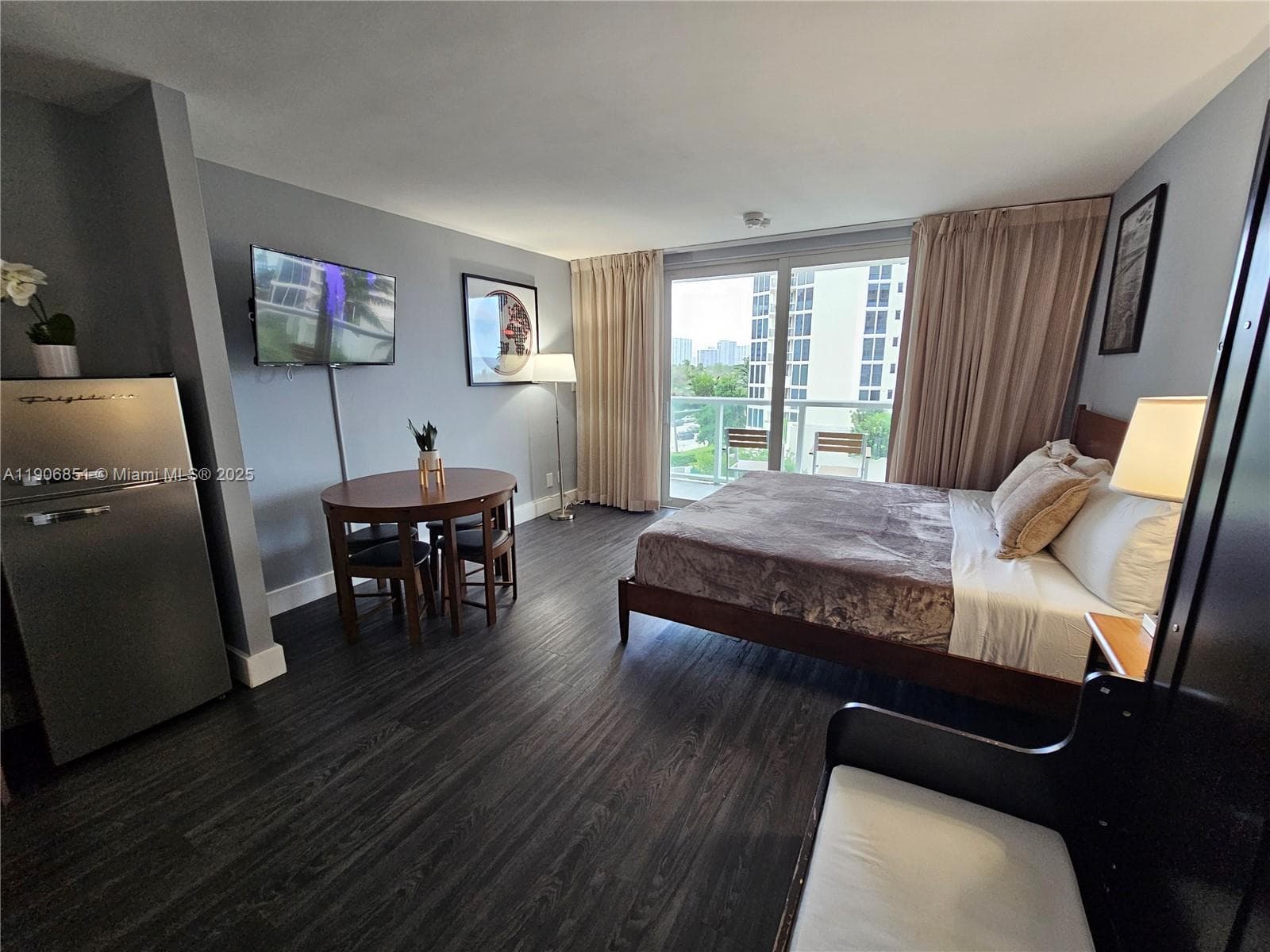 19201 Collins Ave 324 photo 10