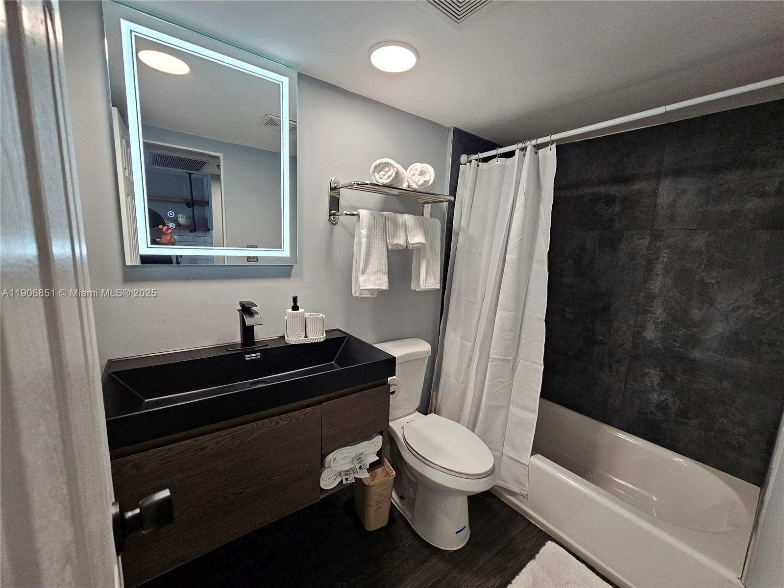 19201 Collins Ave 324 photo 4