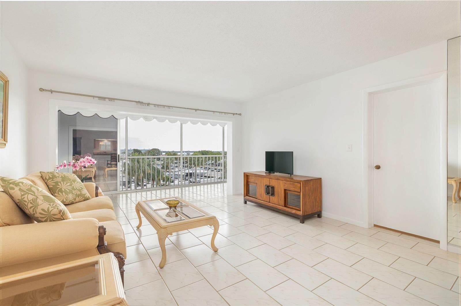 907 Marina Drive 402 photo 10