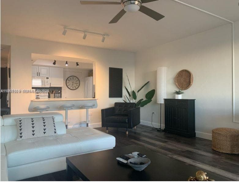 3111 N Ocean Dr 811 photo 6