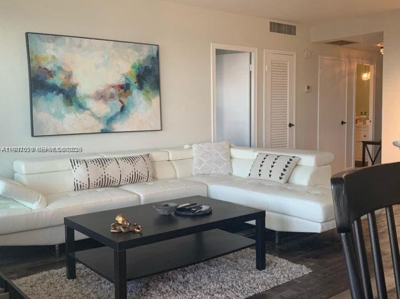 3111 N Ocean Dr 811 photo 7