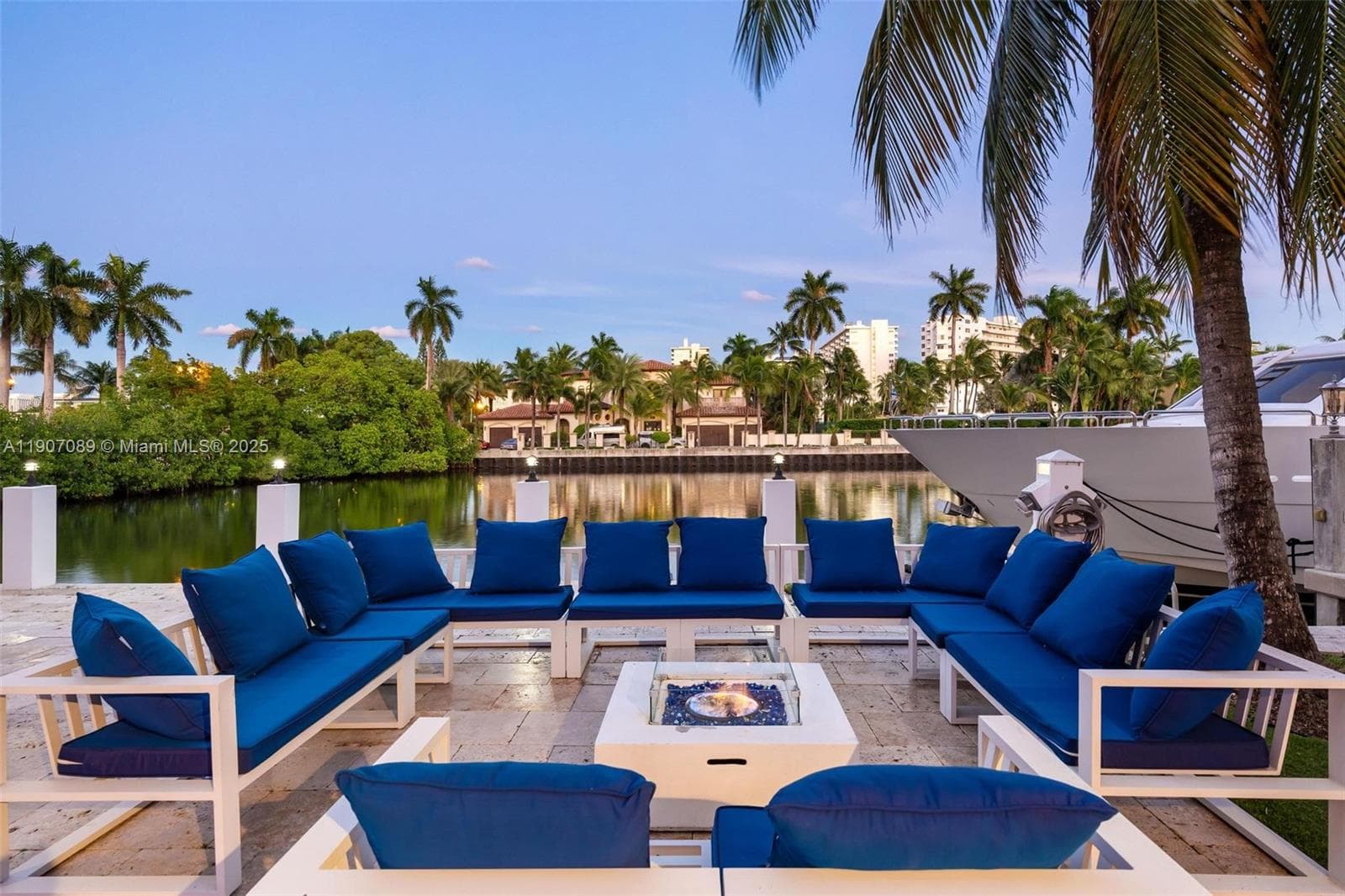 300 Royal Plaza Dr 0 photo 2