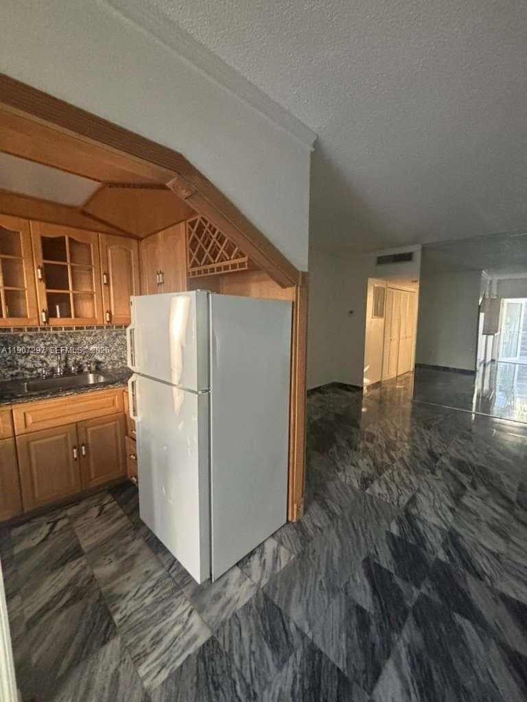 2430 135th St 203 photo 19