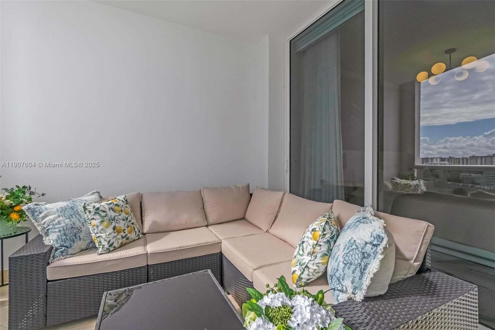18201 Collins Ave 1408 photo 10