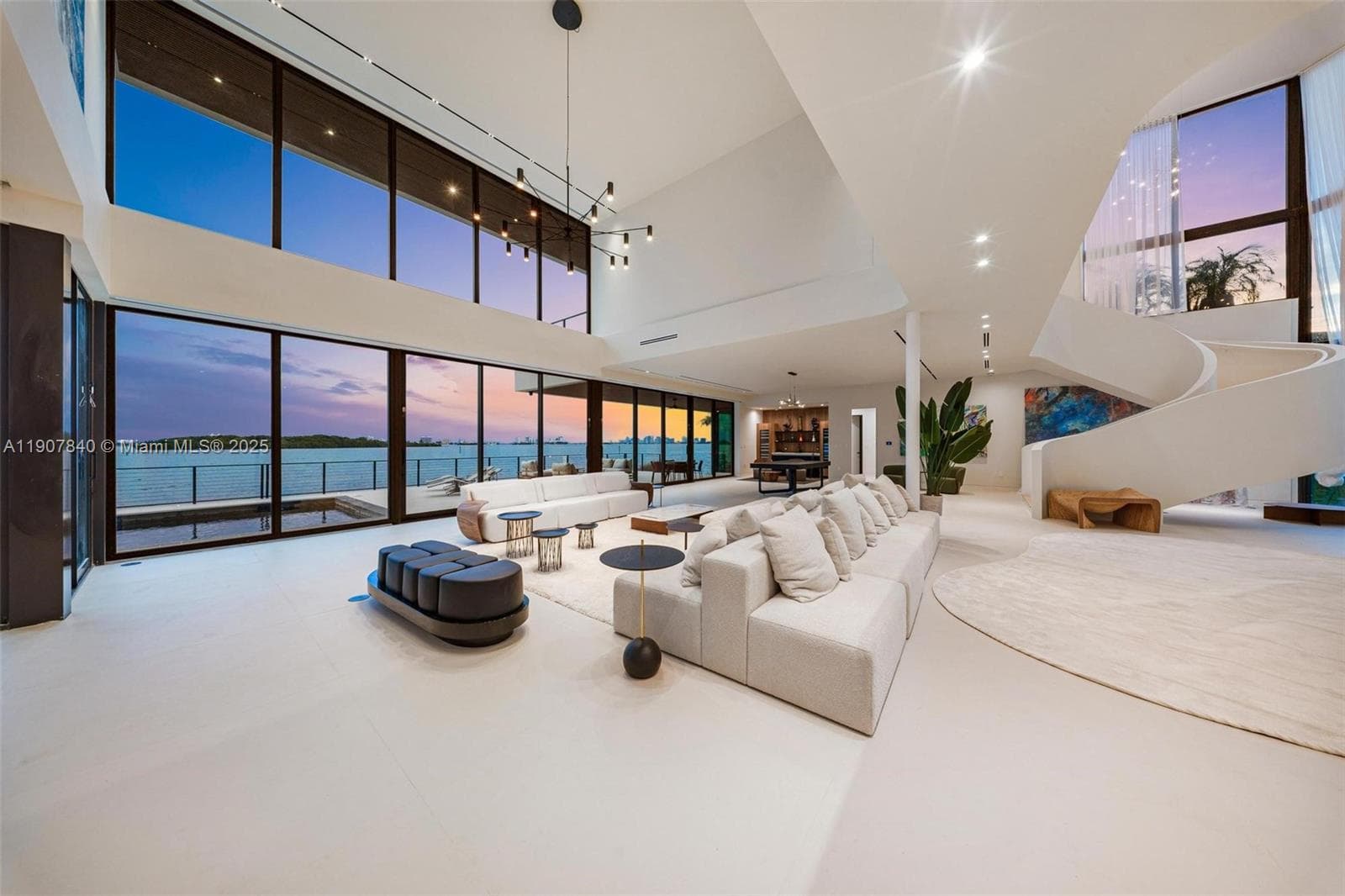 11400 N Bayshore Dr photo 2