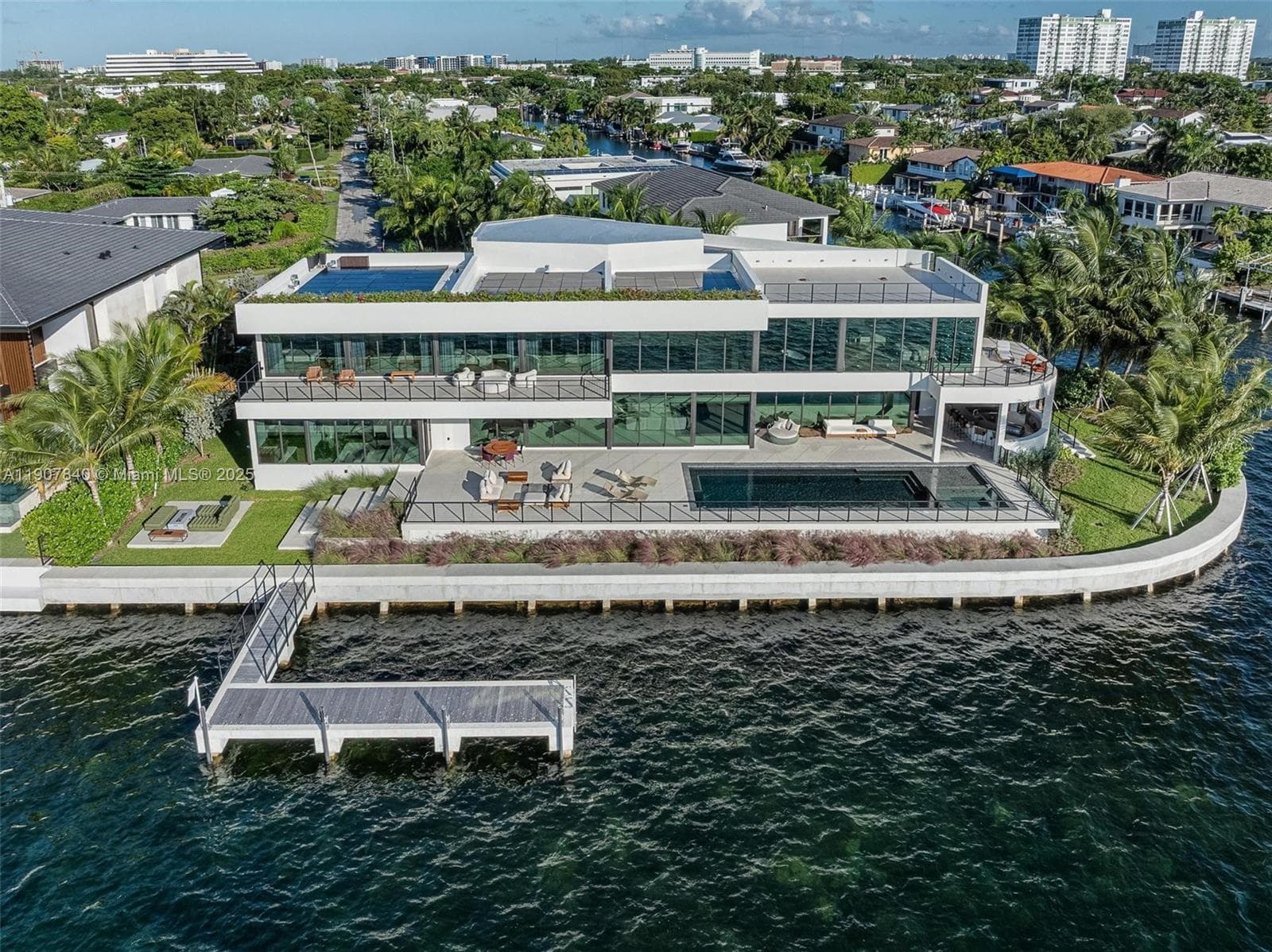 11400 N Bayshore Dr photo 1
