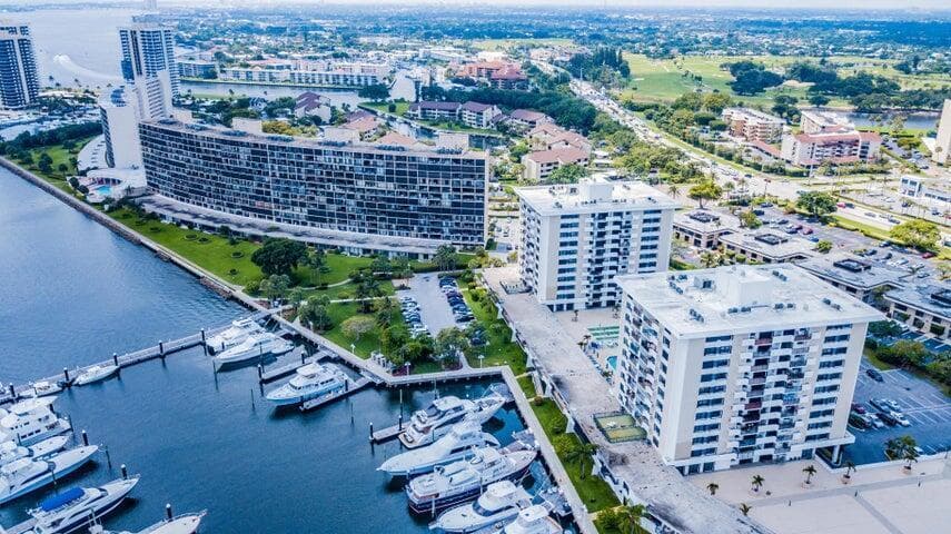 136 Lakeshore Drive 1010 photo 7