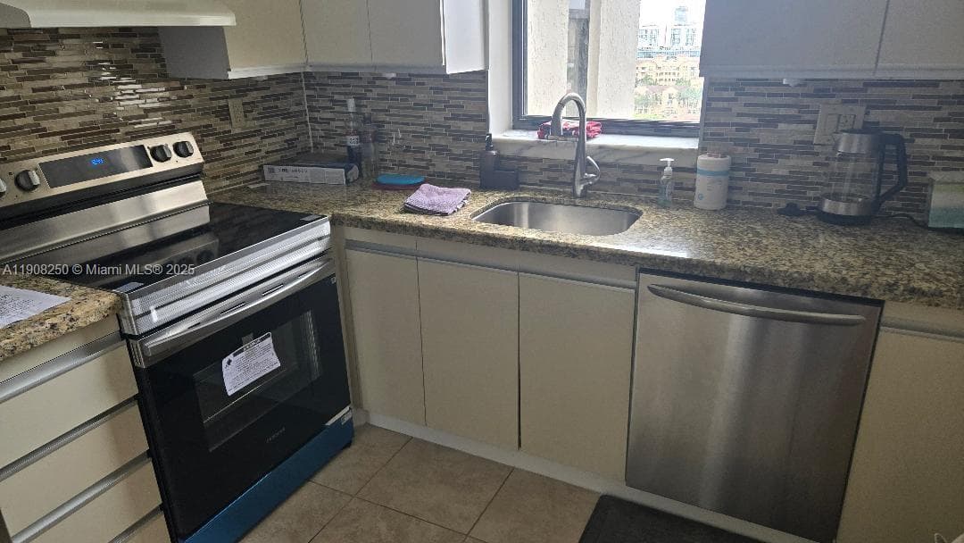 18181 31st Ct 1801 photo 11