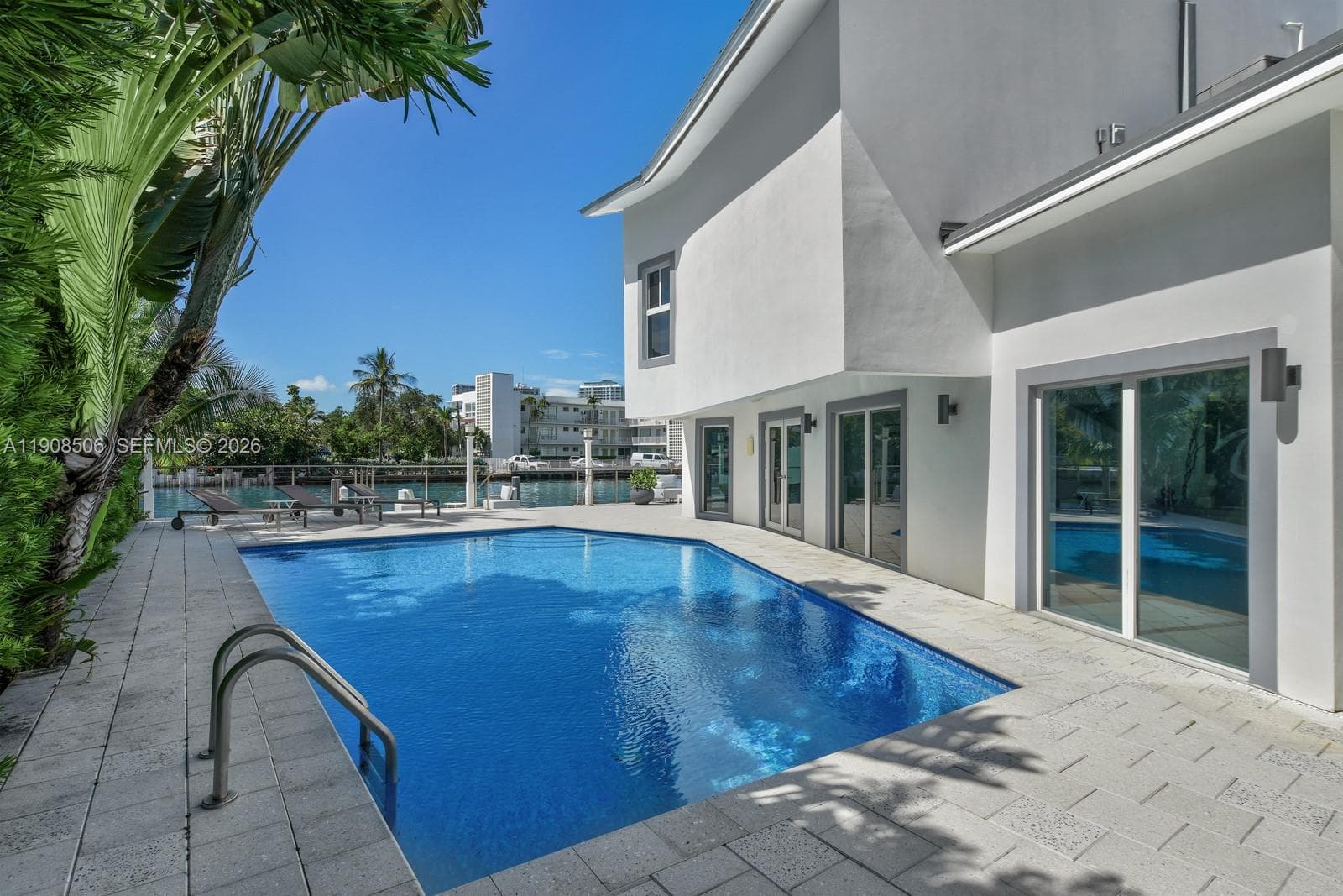 1040 S Shore Dr photo 2