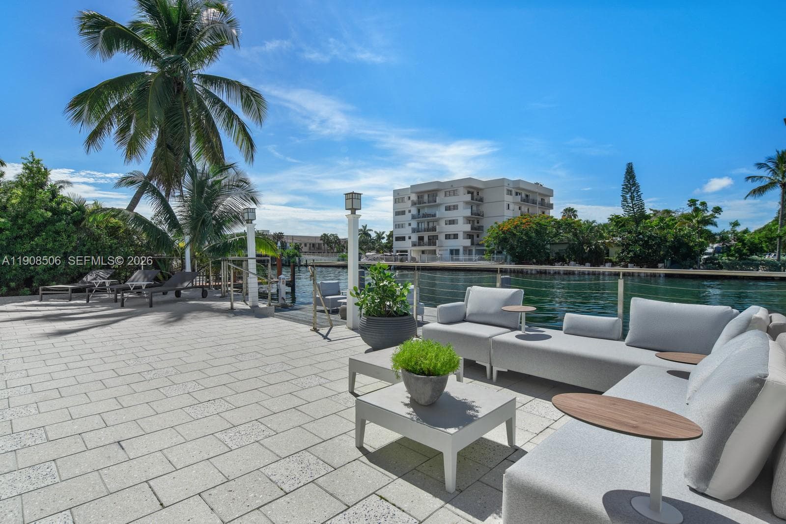 1040 S Shore Dr photo 3