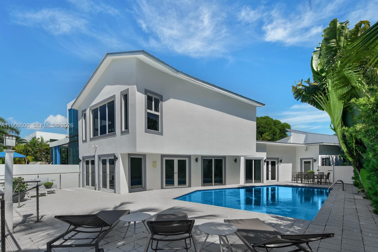 1040 S Shore Dr photo 1