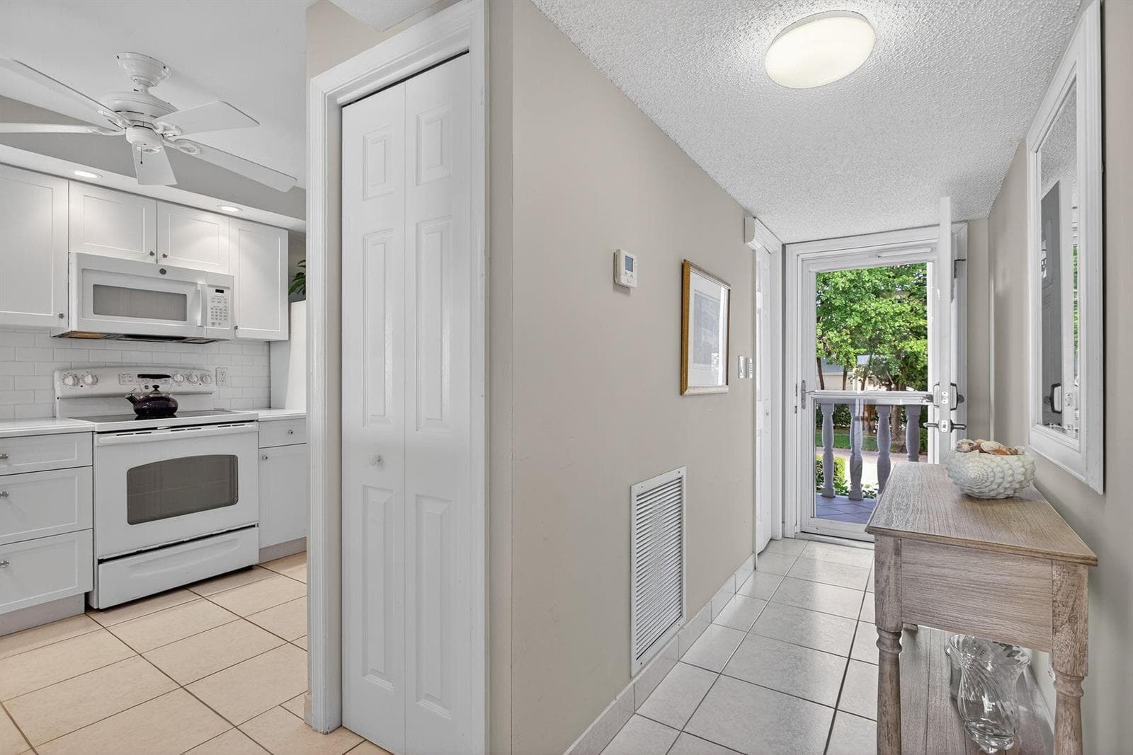 985 SE 19 Avenue 204 photo 7