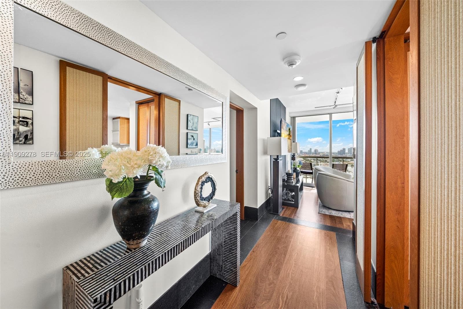 101 20th St 3202 photo 4